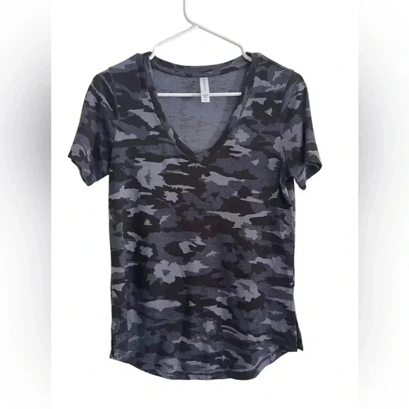 ⚡️Athleta breezy camo scoop neckline tee shirt - Picture 4 of 8